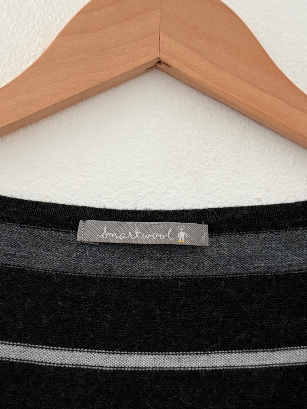 Smartwool Merino Wool Sweater Black Gray Striped V-Neck Base Layer Womens Large - Picture 3 of 8